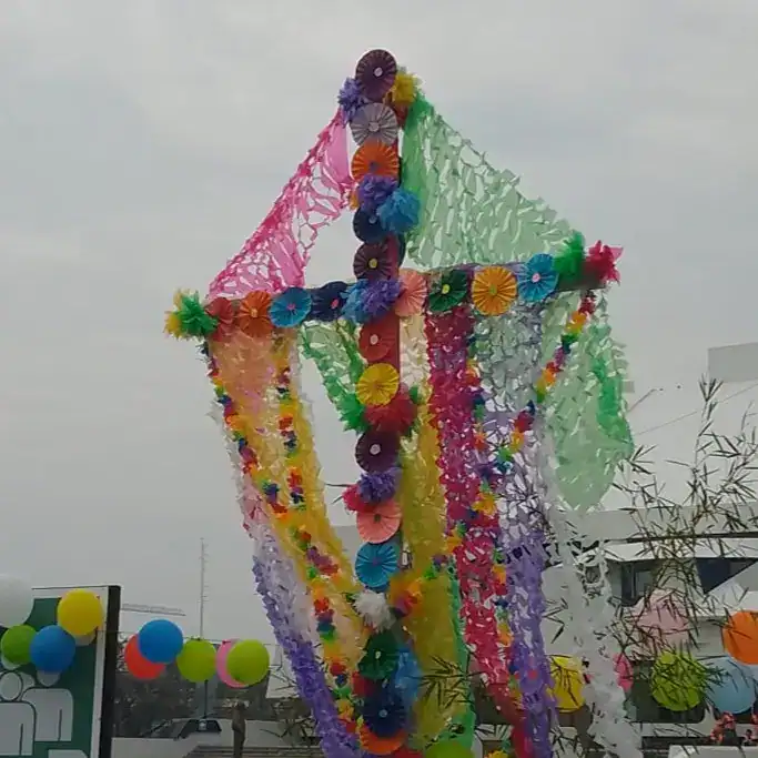 Día de la Cruz: una tradición piadosa de los albañiles en Guatemala