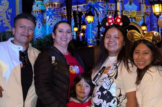 Una familia unida en fe, amor y grandes objetivos es el mayor tesoro cultivado por Jorge Mario Ticum y su esposa Yecsi Archila, en Kansas, Estados Unidos. – SoyMigrante.com REVISTA Una familia unida en fe, amor y grandes objetivos es el mayor tesoro cultivado por Jorge Mario Ticum y su esposa Yecsi Archila, en Kansas, Estados Unidos. – SoyMigrante.com REVISTA