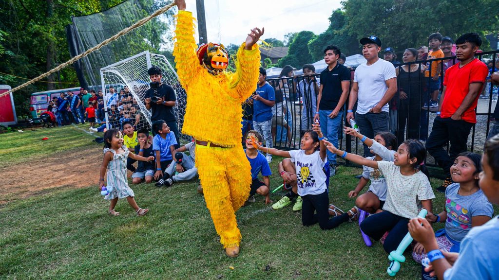 Participación en el festival guatemalteco, con motivo de las fiestas patrias, efectuado en Morganton, Carolina del Norte, con el auspicio del café Little Guatemala, también fundado por un guatemalteco, Cristian Ramazzini.