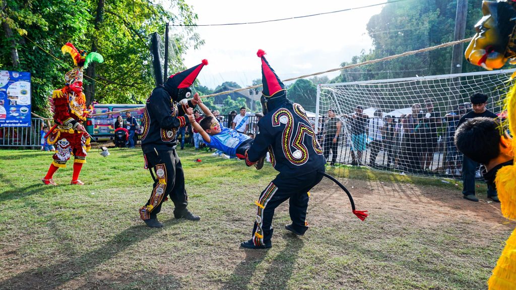 Participación en el festival guatemalteco, con motivo de las fiestas patrias, efectuado en Morganton, Carolina del Norte, con el auspicio del café Little Guatemala, también fundado por un guatemalteco, Cristian Ramazzini.