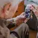 Pastillas medicamentos en frasco, salud, bienestar, medicina, farmacéutico, atención a la salud, tratamiento médico, farmacología, cuidado de la salud, medicina moderna, botellas de medicinas, atención médica.