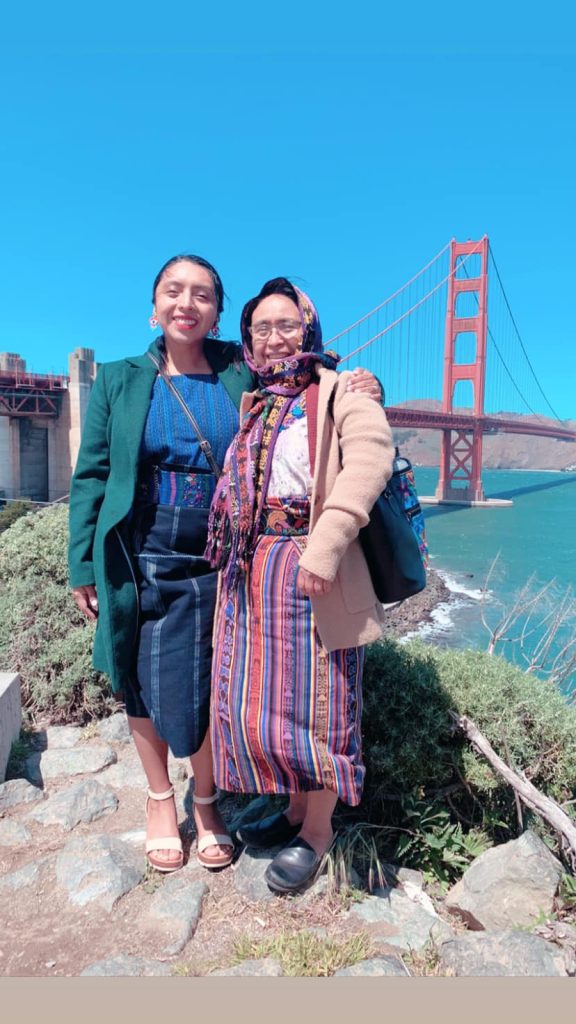 Ingrid Sub Cuc junto a su mamá, quien ha sido un pilar total de vida y valores para ella y su hermana menor. – SoyMigrante.com REVISTA Ingrid Sub Cuc junto a su mamá, quien ha sido un pilar total de vida y valores para ella y su hermana menor. – SoyMigrante.com REVISTA