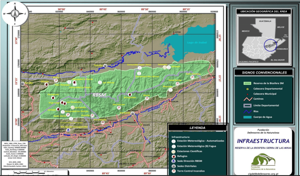 Mapa de la Reserva de la Biosfera Sierra de las Minas en Guatemala, incluyendo infraestructura, ríos y caminos, destacado en un esquema que muestra la ubicación geográfica del área protegida.