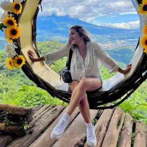 Disfrutando de vistas impresionantes en un entorno natural, promoviendo el turismo sostenible y la cultura migrante en México y América Latina.