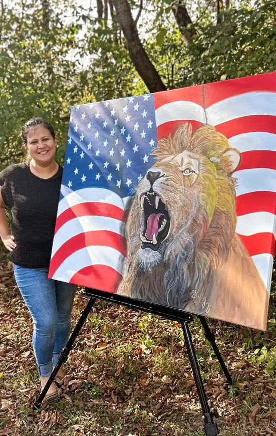 Esta pintura de Sharley Rodríguez hace un homenaje a la fe en Jesús, como el León de Judá y su presencia en Estados Unidos a través de tantos cristianos.