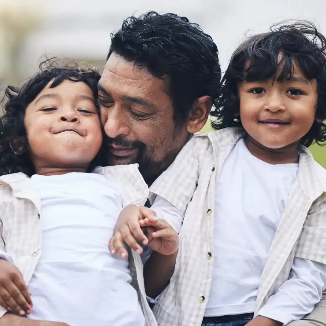 ¿El Día del Padre se celebra menos que el Día de la Madre? Una respuesta con datos