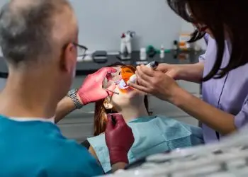 Migrantes aprovechan su visita a Guatemala para realizar tratamientos dentales