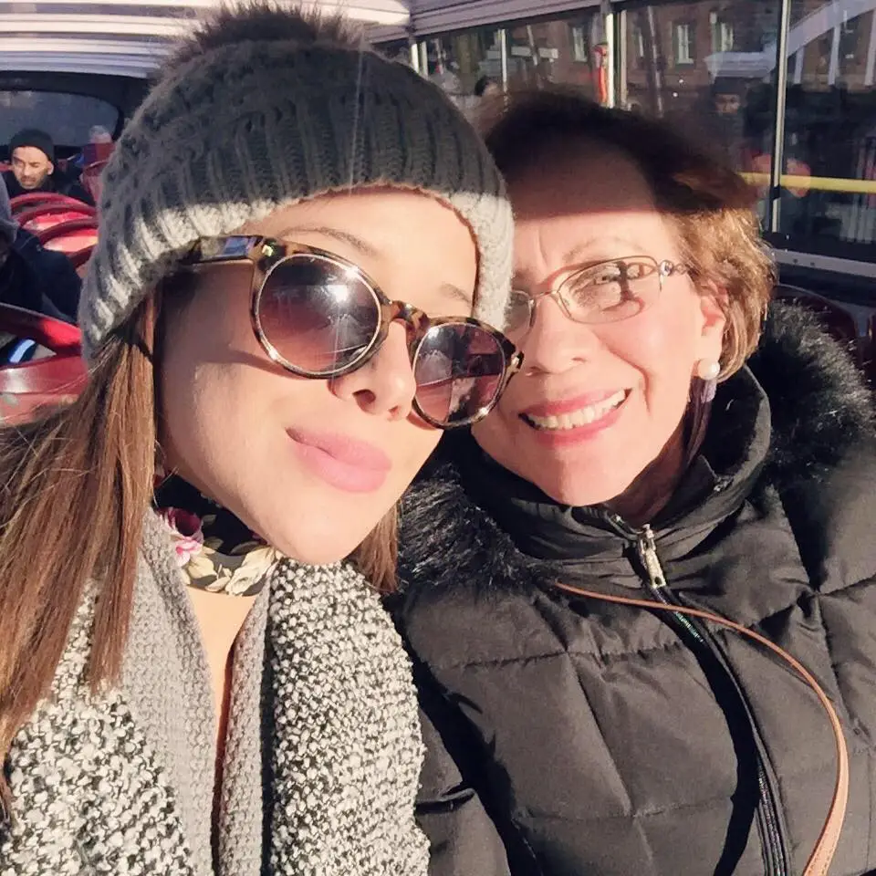 Para Ana Gabriela Urízar, su mamá, Flor Contreras es el gran pilar de valores e inspiración que sigue impulsando su espíritu de servicio y excelencia profesional. (Fotografía redes sociales Ana Gabriela Urízar) – SoyMigrante.com REVISTA Para Ana Gabriela Urízar, su mamá, Flor Contreras es el gran pilar de valores e inspiración que sigue impulsando su espíritu de servicio y excelencia profesional. (Fotografía redes sociales Ana Gabriela Urízar) – SoyMigrante.com REVISTA