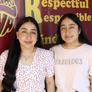 Jovenes migrantes en campaña de integración y derechos sociales en la revista SoyMigrante.com.