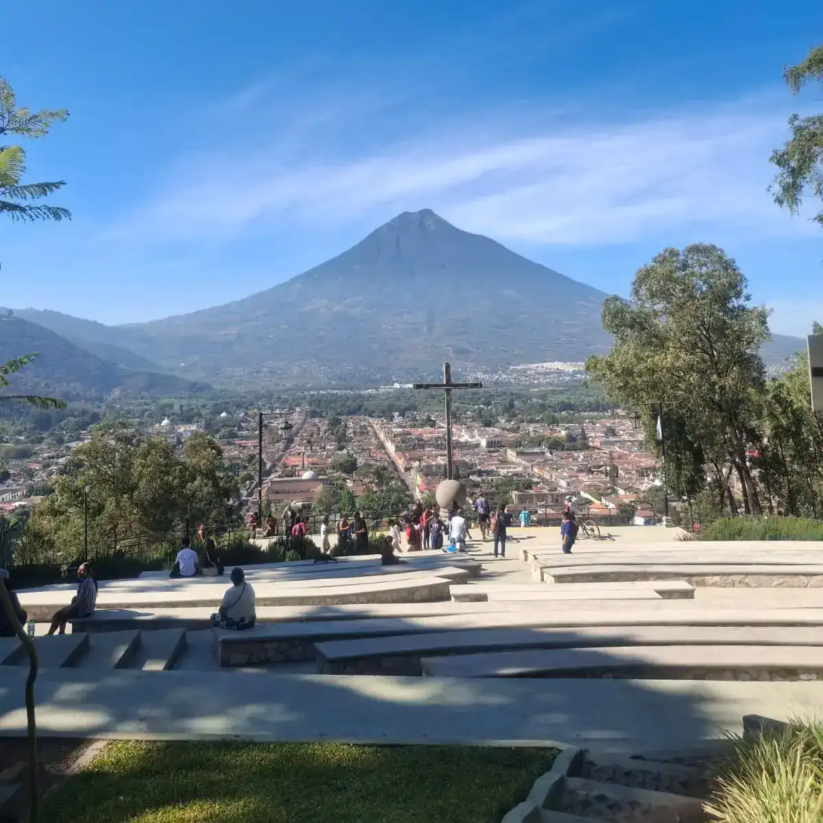 ¿Es el Mirador de la Cruz la vista más emblemática de Antigua Guatemala?