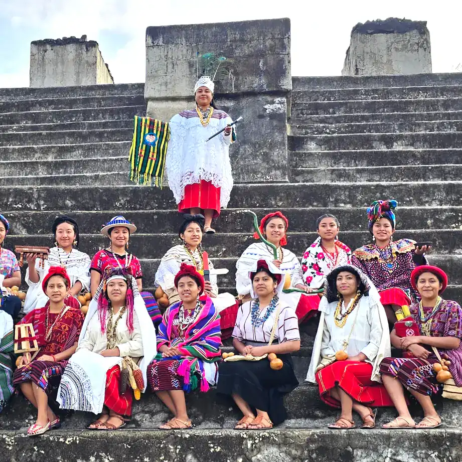 Deslumbrantes estampas culturales de aspirantes a Princesa Chnab’jul en Huehuetenango