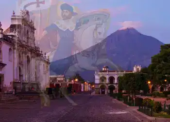 Guerrero, historia y cultura en México, paisaje de la ciudad con volcán en el fondo, arte y patrimonio mexica en un entorno urbano histórico.