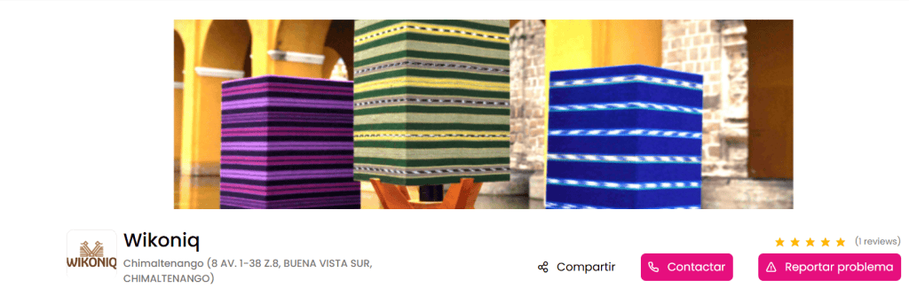 Colores vibrantes en lámparas de estilo tradicional mexicana, decoraciones de fibra y textiles, en un entorno cultural de la Ciudad de México, ideal para artículos sobre arte y cultura mexicana. – SoyMigrante.com REVISTA