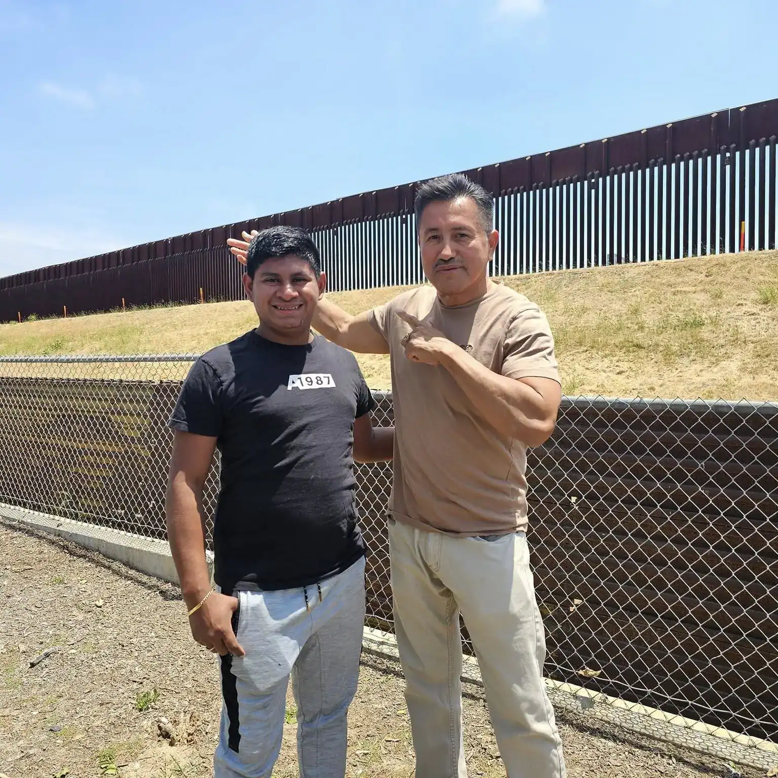 Un adiós a Franklin: cantautor migrante Walter Villatoro dedica emotiva despedida