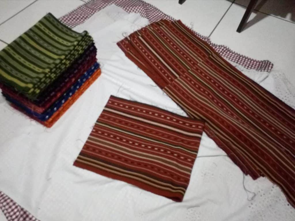 Tejidos tradicionales con diseños coloridos para cultura y artesanía. – SoyMigrante.com REVISTA