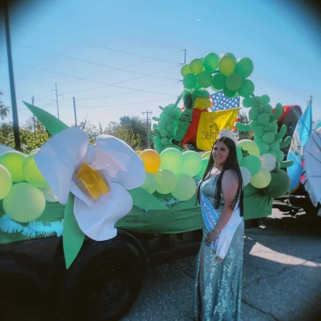 ]Carroza guatemalteca en Fiestas de las Americas, desfile 2023, cuando se exaltaron símbolos nacionales. – SoyMigrante.com REVISTA