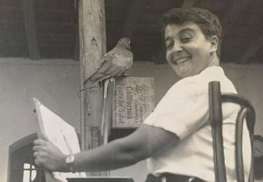 Carmen Lind Pettersen se dedicó de lleno a la pintura ty su admiración por la cultura maya es palpable en cada acuarela. Foto que data aproximadamente de la década 1930. – SoyMigrante.com REVISTA