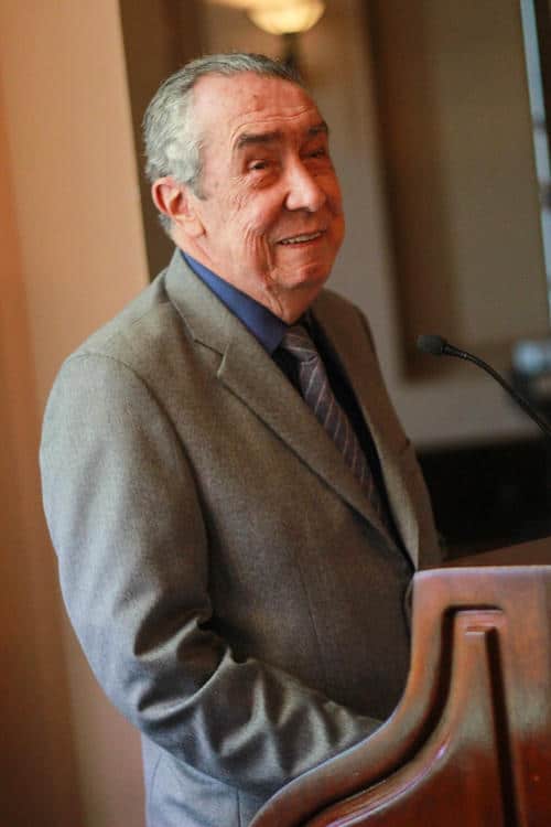 Ernesto Boesche ha marcado la historia de Guatemala por su arte. Este 2025 fue el primer artista guatemalteco en recibir el premio Leonardo da Vinci, de la ONU, por su aporte a la creación visual y su labor docente. – SoyMigrante.com REVISTA