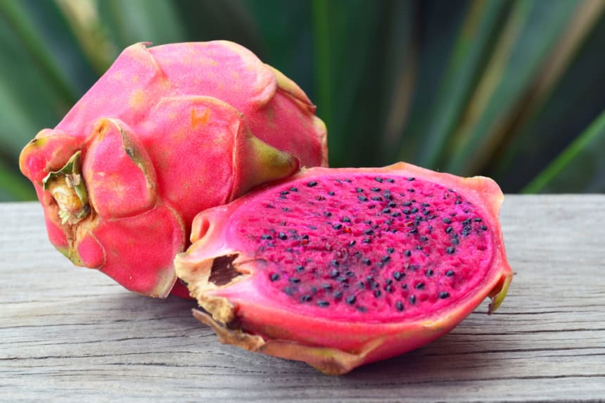 La pitaya es una fruta conocida por su sabor, pero también por su color. (Foto: Envato) – SoyMigrante.com REVISTA