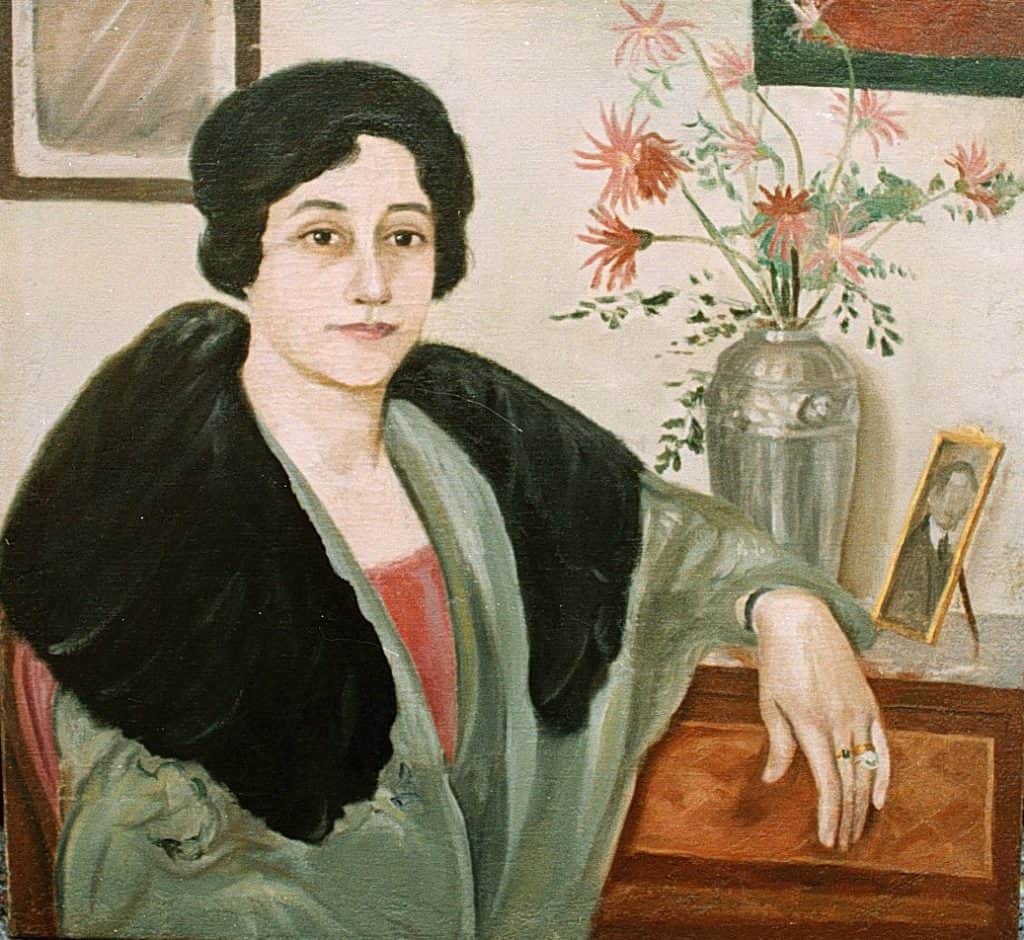 Autorretrato de Antonia Matos. Después del rechazo a su única exposición en 1933, Antonia se dedicó a pintar en su casa. Las pinturas ni siquiera eran colgadas, sino eran apiladas en habitaciones. Ella falleció en 1994 y en 2002 se hizo una exposición póstuma de su trabajo. – SoyMigrante.com REVISTA