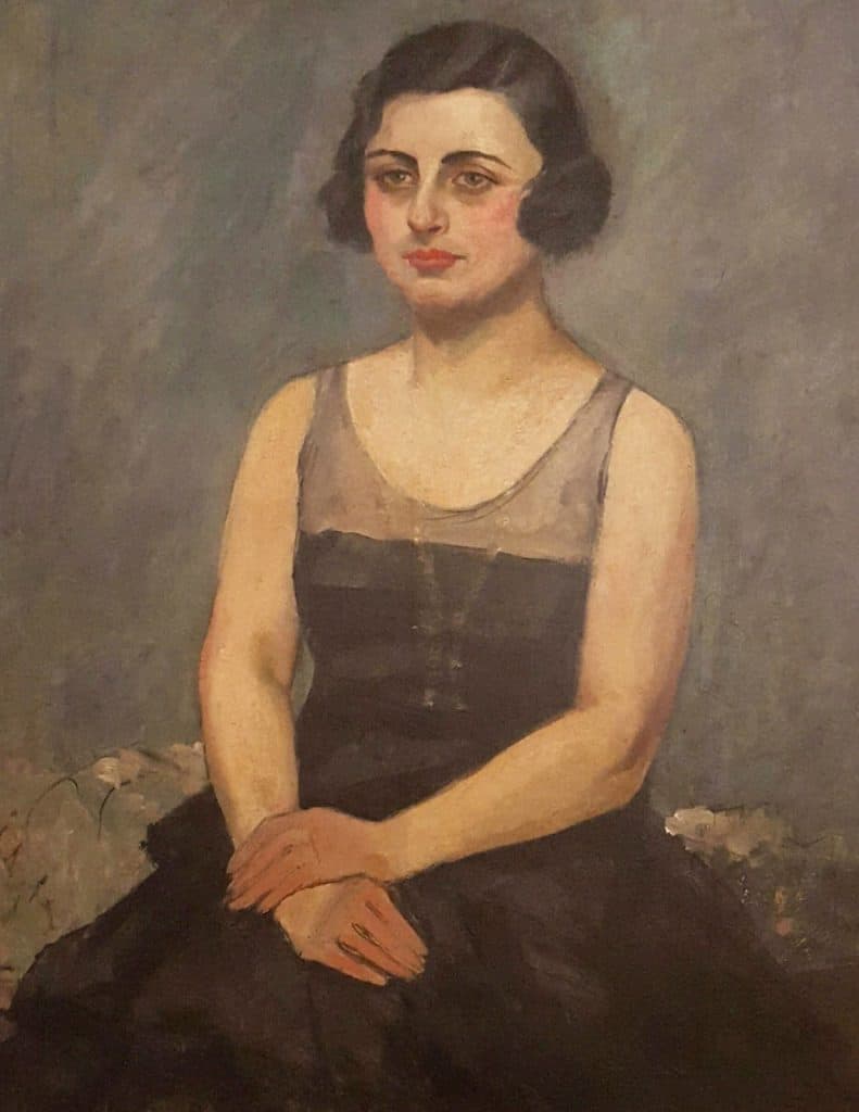 Antonia Matos se dedicó a pintar en una habitación de su casa y sus pinturas fueron encontradas apiladas una sobre otras. Falleció en 1994 a causa de complicaciones de una neumonía. Un abogado inescrupuloso trató de despojar a las hermanas Matos de su casa. – SoyMigrante.com REVISTA