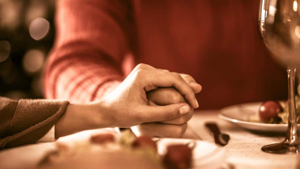 Ser agradecidos te puede ayudar a mejorar tu salud mental. (Foto: Envato) – SoyMigrante.com REVISTA