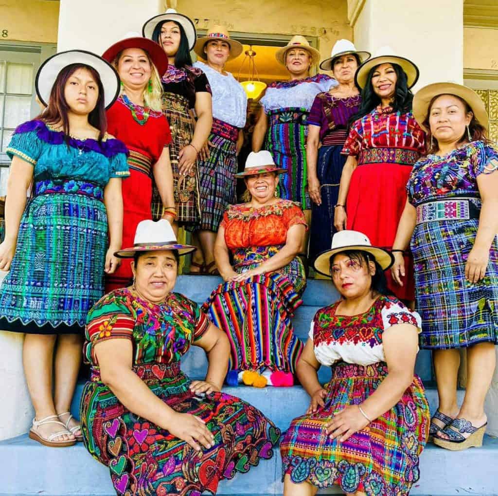 El grupo de danza de la Asociacion Guatemalteca Americana, AGUA presentará coreografías basadas en tradiciones guatemaltecas, con música de marimba. Todas sus integrantes son guatemaltecas residentes en el área de Los Angeles. (Foto cortesía Amarilys Ortíz) – SoyMigrante.com REVISTA