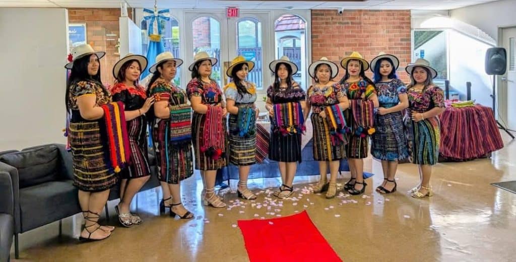El grupo de danza de la Asociación Guatemalteca Americana AGUA participa en actividades culturales de la comunidad guatemalteca en Los Angeles y ha sido invitada a algunas actividades del consulado de Guatemala. El objetivo siempre es exaltar la identidad multicultural. – SoyMigrante.com REVISTA
