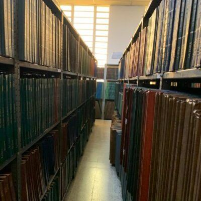 La hemeroteca guarda la historia de décadas de Guatemala. (Foto: INGUAT) – SoyMigrante.com REVISTA