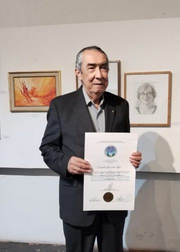 El maestro Ernesto Boesche, dibujante y pintor, ha recibido múltiples reconocimientos. Actualmente tiene 89 años y sigue activo en la enseñanza del arte. (Foto USAC)