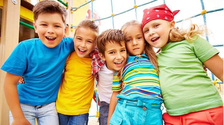 Los niños deben ser educados sin violencia, para evitar que sufran de ansiedad o depresión. (Foto: Envato) – SoyMigrante.com REVISTA