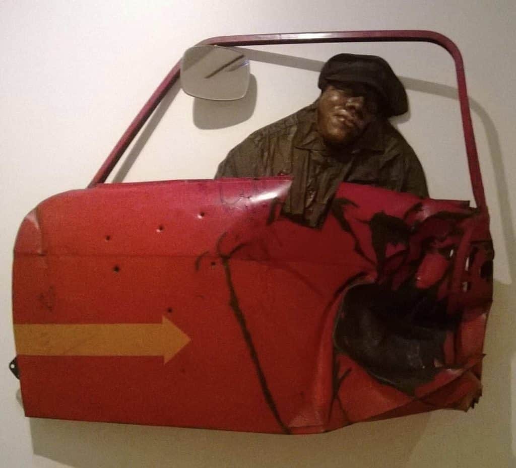 La experimentación con materiales diversos siempre le dio a la obra de Roberto Cabrera una personalidad propia y un rostro cambiante.