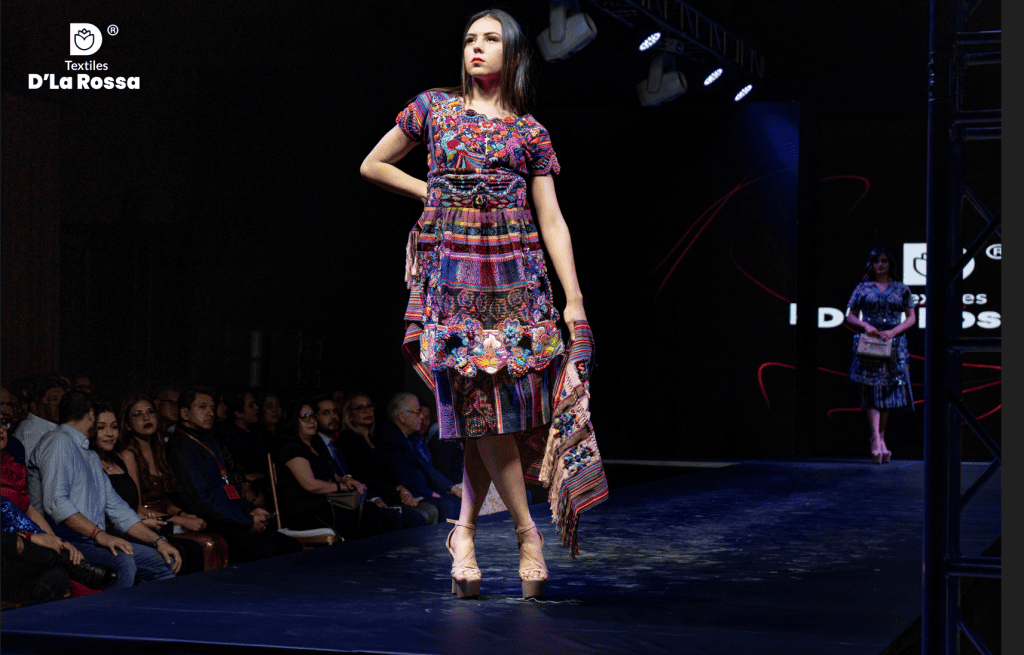 En agosto de 2025, Textiles D'La Rossa presentó su desfile en el salón principal de Ciudad Cayalá, en la ciudad capital de Guatemala. Ahora va a uno de los mayores escenarios de la moda mundial: New York Fashion Week 2025. (Fotos cortesía D'La Rossa)