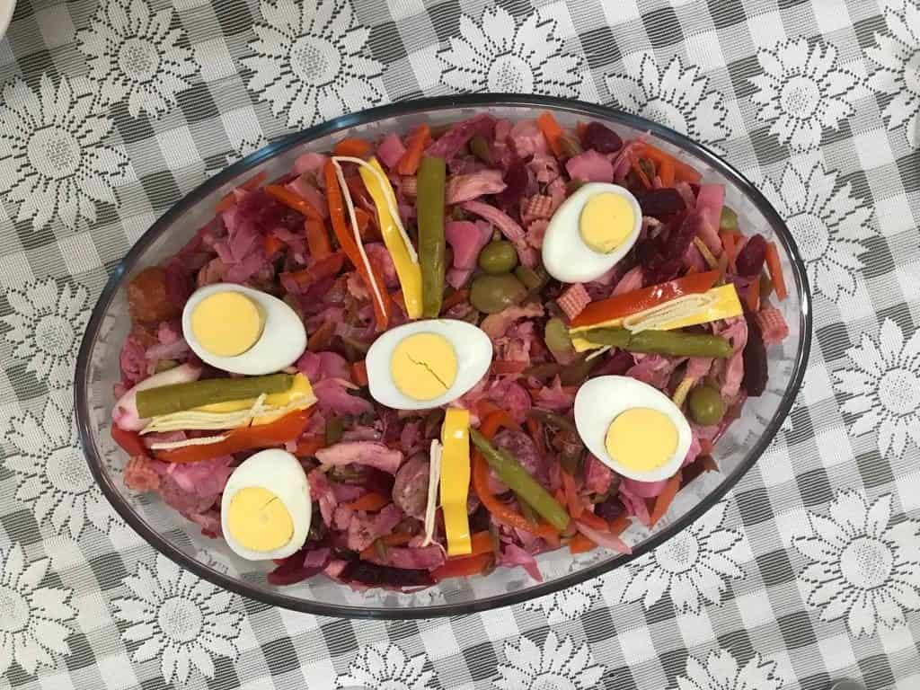 Fotografía de Esly García de la temporada de fiambre 2024: siguiendo la receta de su mamá, doña Juanita, aporta sabor guatemalteco en cada noviembre en Connecticut. – SoyMigrante.com REVISTA