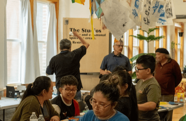El taller de barriletes estuvo lleno de creatividad, hermandad y muchas ganas de expresar los valores de identidad (Foto Jenni Ugarte)