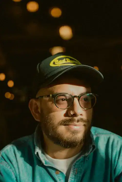 Frisly Soberanis continúa creciendo en Estados Unidos como creador audiovisual, con narrativas que resaltan la multiculturalidad asi como las realidades de la migración. Fotografía Kresge Foundation – SoyMigrante.com REVISTA