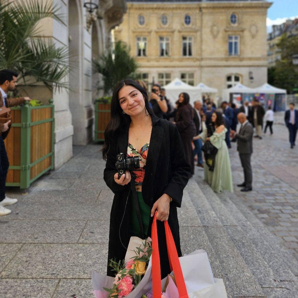 Jenni Ugarte admira la valentía de los guatemaltecos migrantes y lleva en el corazón al país donde está su familia. Su cámara es su fiel acompañante de los instantes. Si deseas visitar el Instagram de Jenni Ugarte, haz clic en la imagen. – SoyMigrante.com REVISTA