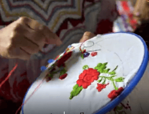 Bordados que llevan horas de dedicación son un obsequio perfecto – SoyMigrante.com REVISTA Bordados que llevan horas de dedicación son un obsequio perfecto