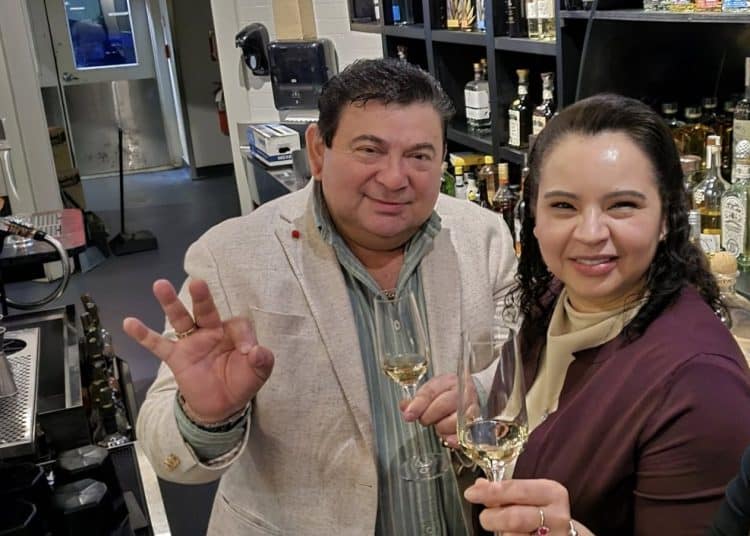 esposos elmer y delmy melendez salvadoreños restaurante usa