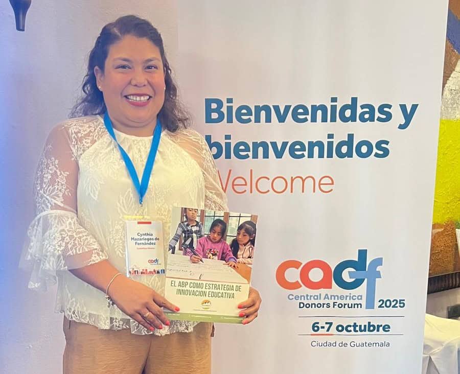 Nunca se olvida de Guatemala. En octubre de 2025, la abogada migratoria Cinthia Mazariegos Fernández estuvo en Guatemala para participar en un foro de donantes para proyectos benéficos, así como para visitar algunas iniciativas educativas impulsadas por la organización Guatemaya Alliance. – SoyMigrante.com REVISTA