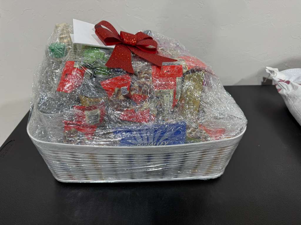 Cada canasta entregada en Oklahoma a familias impactadas por operativos migratorios lleva víveres, abarrotes pero sobre todo un fuerte mensaje de amor al prójimo.