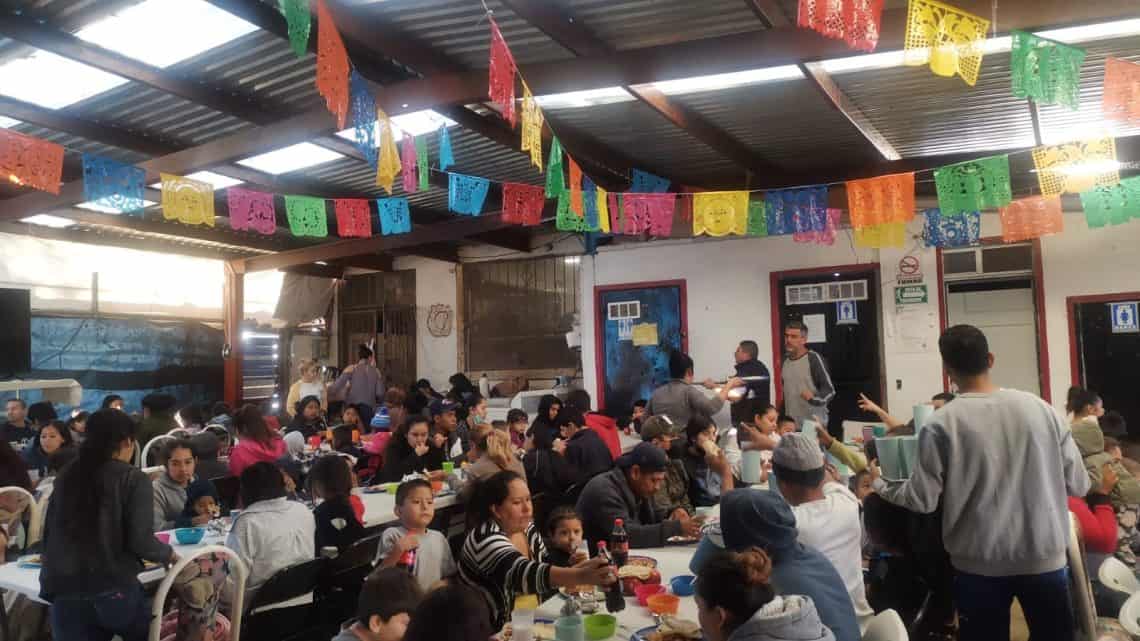 El Desayuno de Acción de Gracias se convierte en un Viernes de Luz en Tijuana, Baja California, México. Los migrantes albergados se sienten valorados y motivados con este gesto. (Foto Red Migrante Guatemalteca)