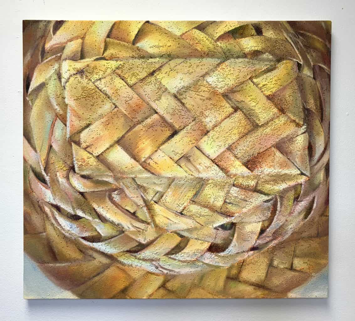 Dennis Cocozza nació en Mazatenango en 2001 y fue adoptado por estadounidenses. Su obra refleja la búsqueda de una identidad fundamental en su existencia.