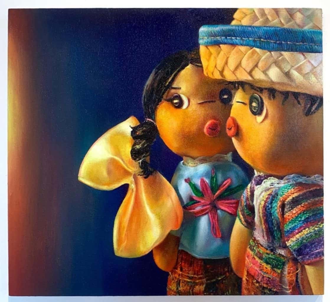 Dennis Cocozza nació en Mazatenango en 2001 y fue adoptado por estadounidenses. Su obra refleja la búsqueda de una identidad fundamental en su existencia.