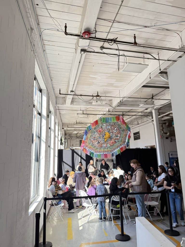 Este 1 y 2 de noviembre se efectúa la exhibición de barriletes gigantes guatemaltecos patrocinada por el Centro Guatemalteco de New England. Desde el 1 llegaron visitantes de varias nacionalidades. (Foto Magda León) – SoyMigrante.com REVISTA