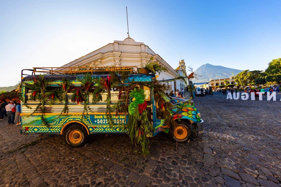 Todos le ponen color, textura, creación y sobre todo corazón a la decoración de la ciudad colonial en cada Festival de las Flores – SoyMigrante.com REVISTA