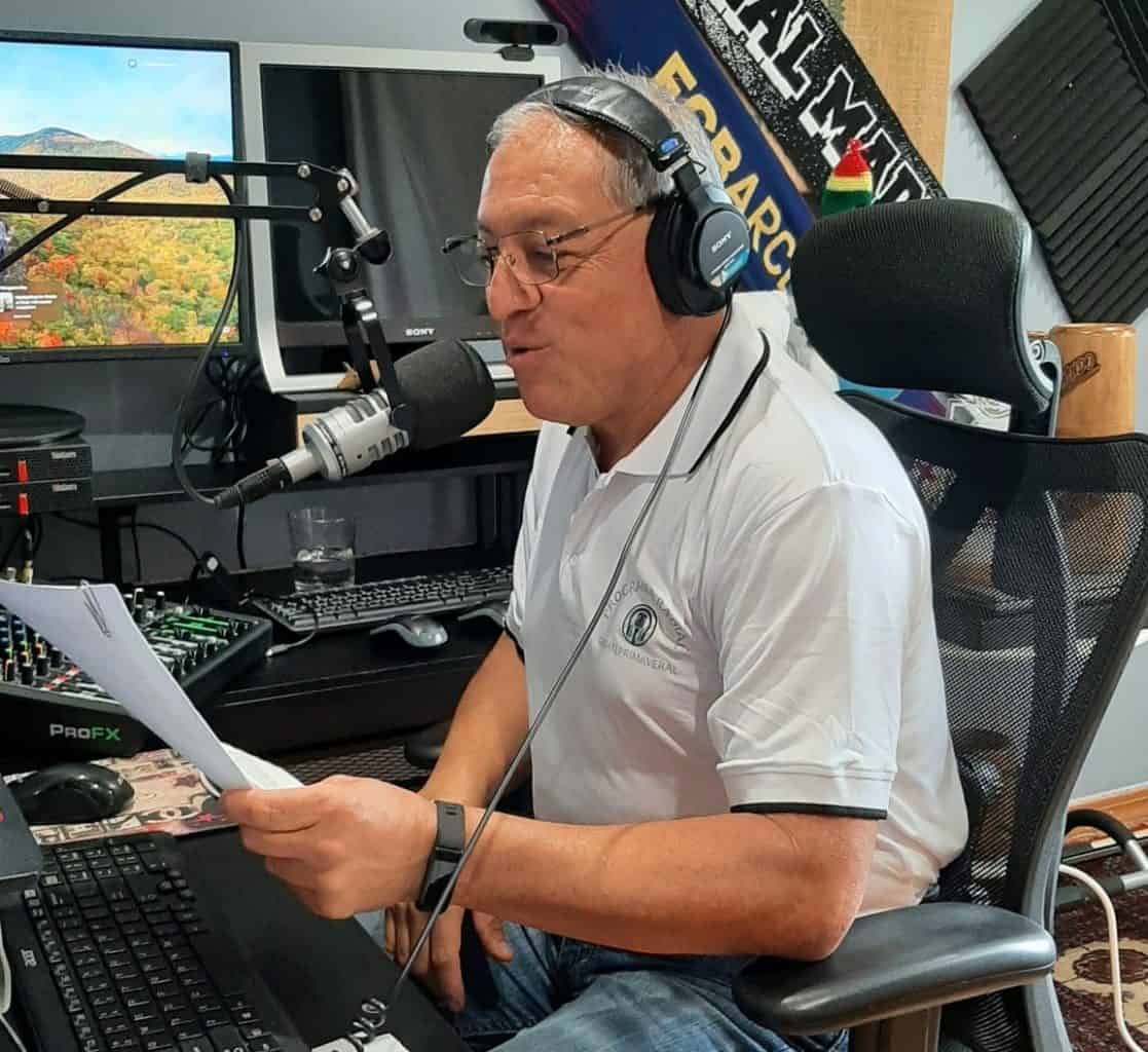 La casa de Jaime Lechugta se convierte en el corazón de Cultura Activa, desde donde lanza su voz como una invitación a valorar la identidad guatemalteca, la fe y también el talento de los hispanos y connacionales. PARA IR A RADIO CULTURA ACTIVA DIGITAL, CLIC EN LA FOTO (Fotografía Jaime Lechuga)
