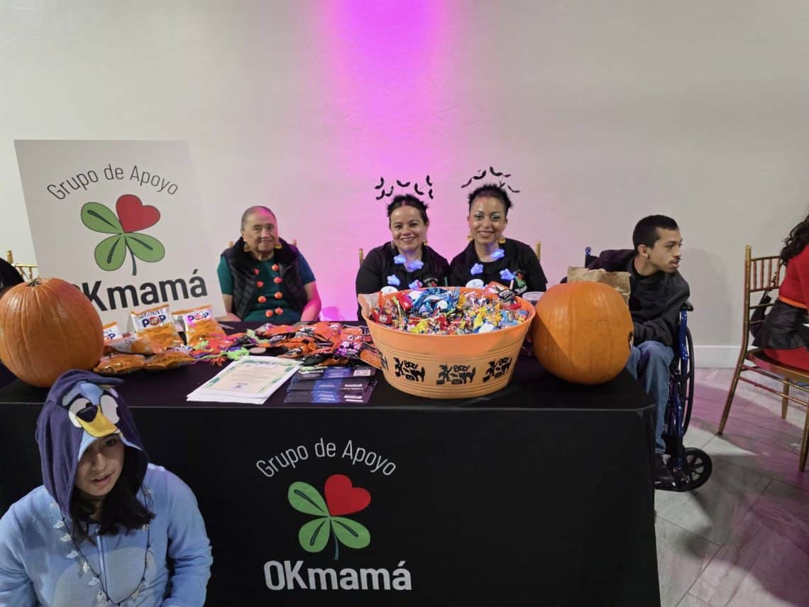 El 1 de noviembre se organizó un festejo de Halloween en The Queen Center, un recinto seguro, para que niños de familias afectadas por operativos pudieran recoger dulces en los puestos de varios comercios e instituciones que aceptaron participar. "Los niños no salieron a pedir sus dulces a la calle por temor, así que se les dio un espacio seguro en nuestro centro de eventos", comenta la guatemalteca Nelly Ruiz, en Oklahoma.