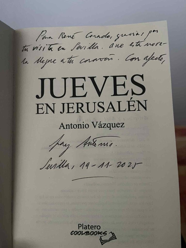 Uno de los frailes del convento, Antonio Vásquez, obsequió a René Corado uno de sus libros. "Fue un gesto muy especial", dice el migrante, biólogo y escritor guatemalteco.