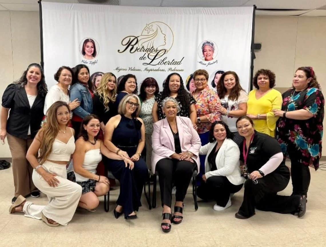 Todas las autoras del libro Retratos de Libertad se han reunido para celebrar la vida y exaltar el potencial de la mujer hispana. La cita de este 22 de noviembre en Burbank, California será el lanzamiento presencial oficial de este libro que ya se encuentra disponible en Amazon – SoyMigrante.com REVISTA
